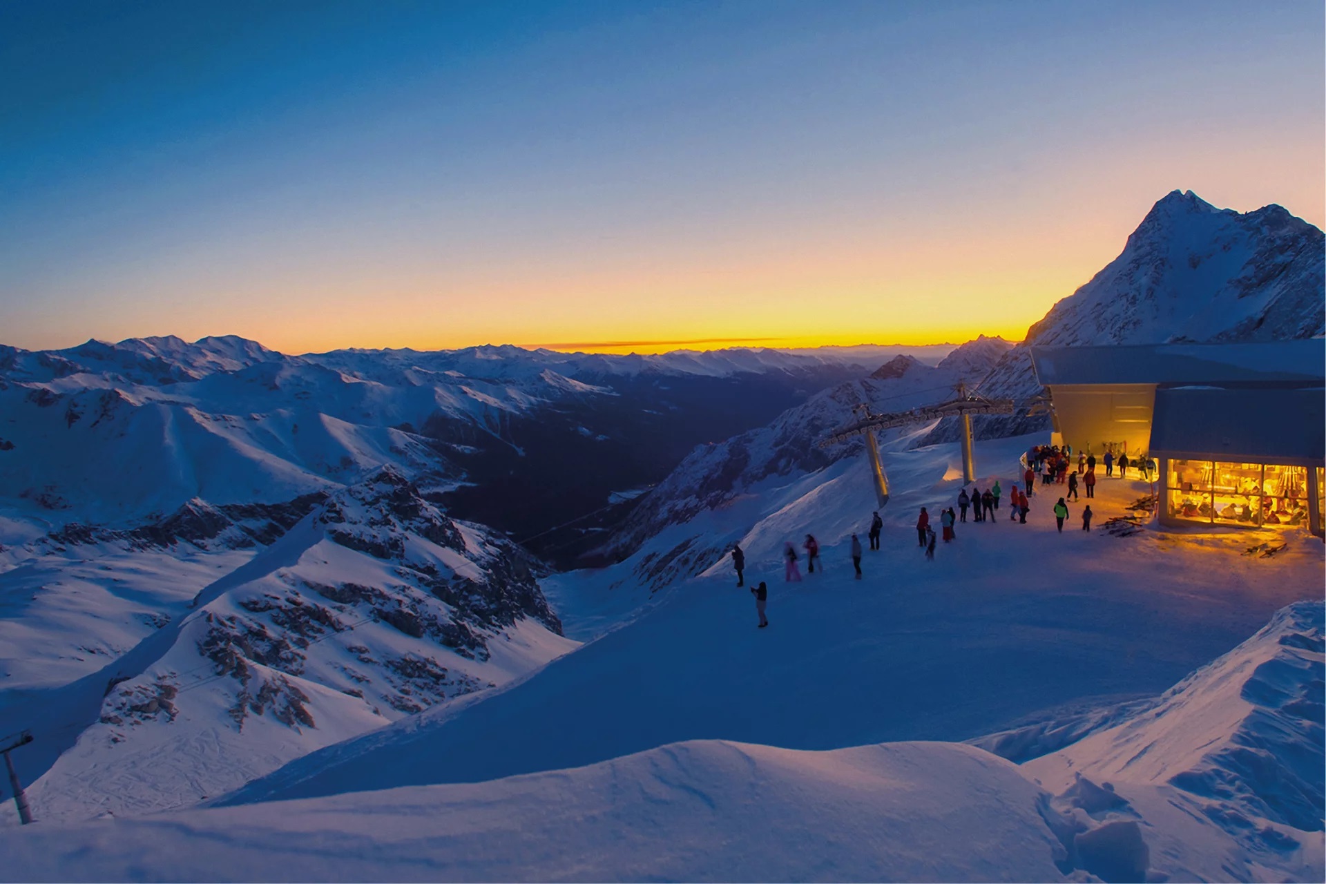 Trentino-SkiSunrise-Ghiacciaio-Presena_Ph-Adamello-Ski